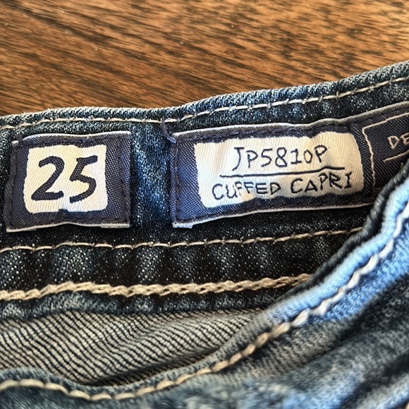 Miss Me Cuffed Capris Jeans - Picture 4 of 7
